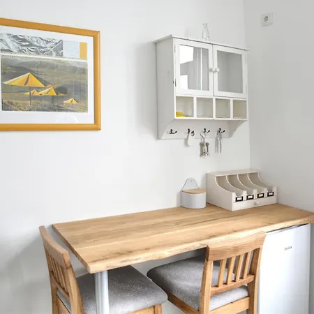 شقة Mittendrin - Mit 2 Balkonen Sehr Zentral