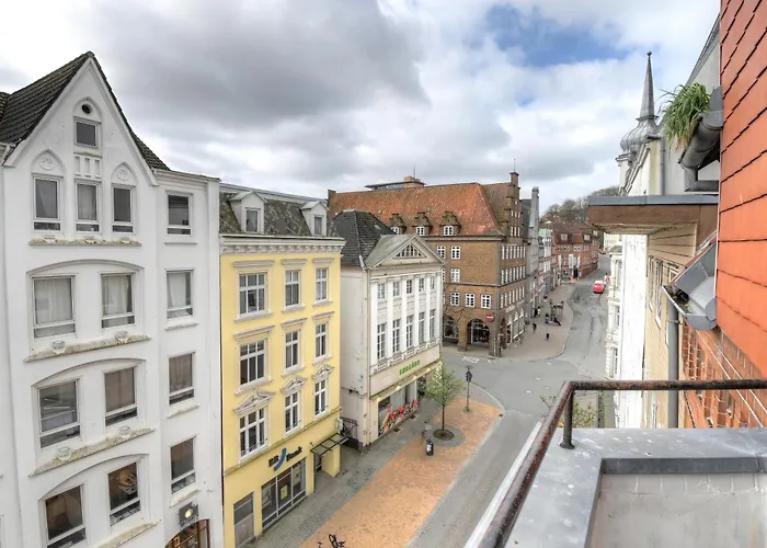 Mittendrin - Mit 2 Balkonen Sehr Zentral Flensburgo